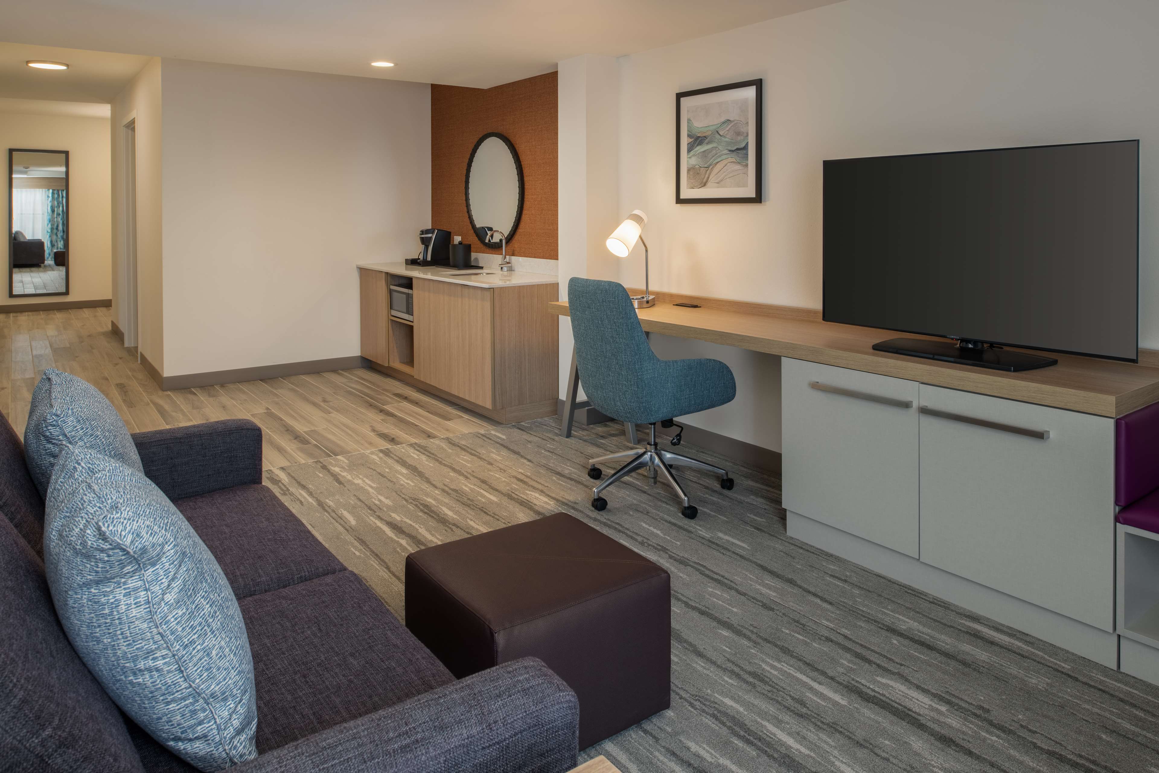 Hilton Garden Inn Tacoma Downtown Room Type - 1 KG ACC RI- SHWR SOFA BD