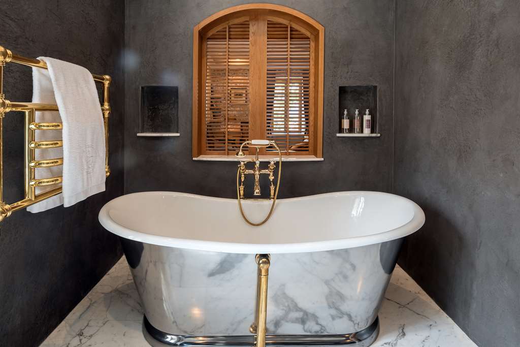 CHATEAU BRACHET-guestroom-Guest Room,Bathroom,Suite,On-Site.jpg
