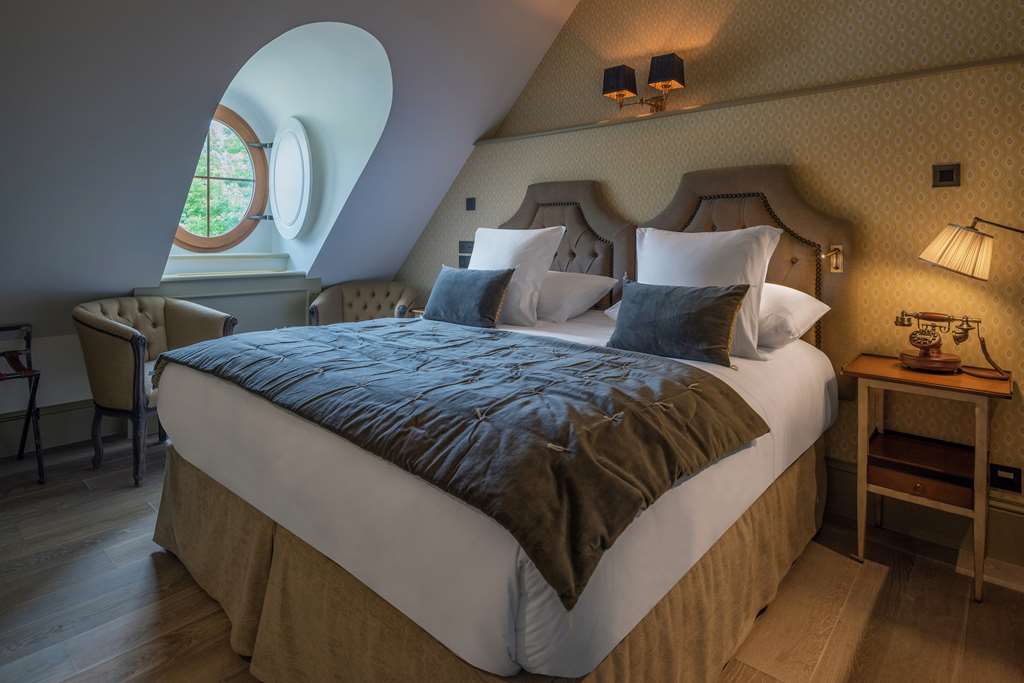 CHATEAU BRACHET-guestroom-Guest Room,On-Site.jpg