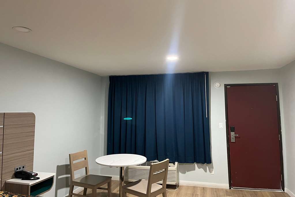 TRAVELODGE BY WYNDHAM FAIRPLEX POMO-guestroom-Guest Room,On-Site.jpg