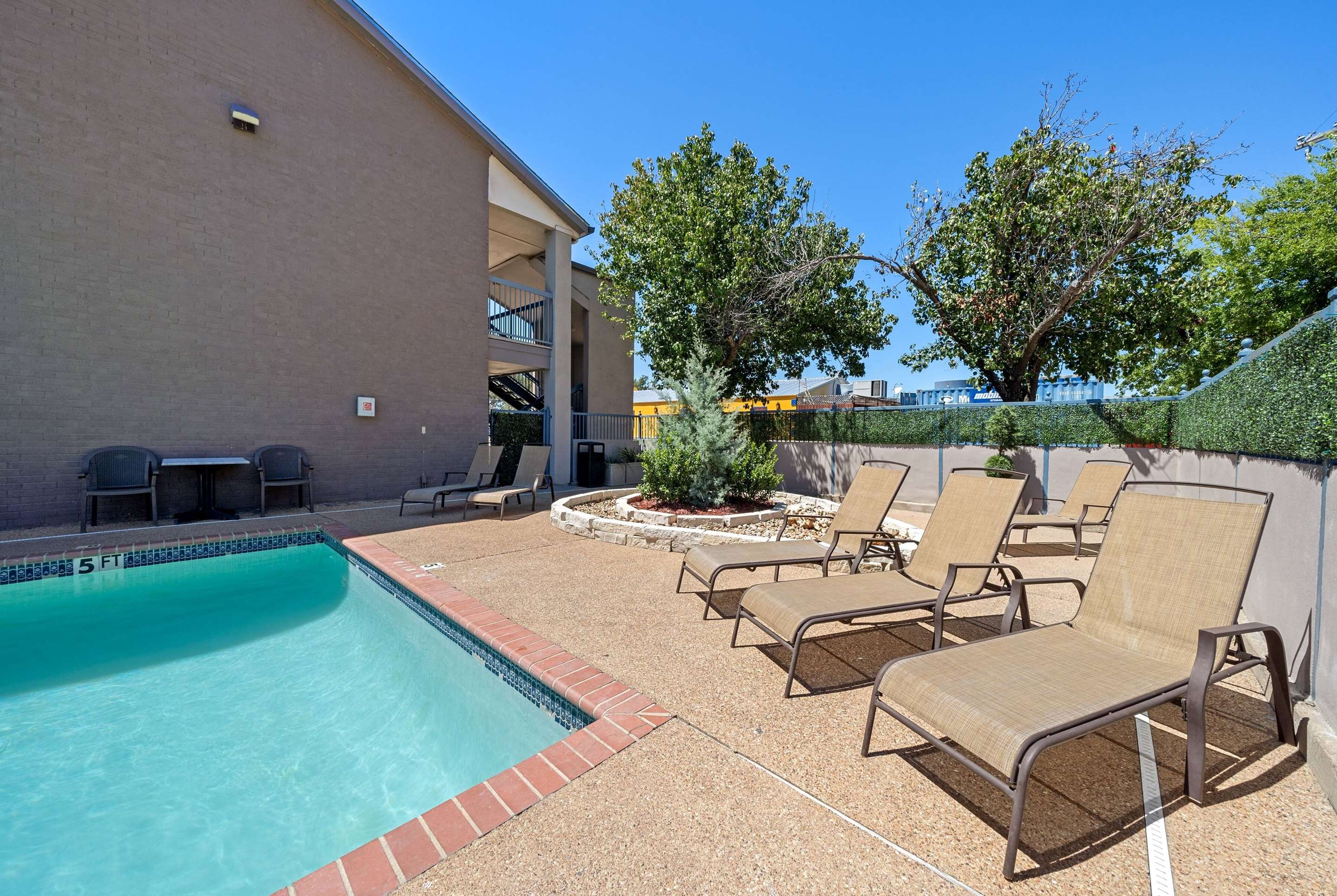 Pool | Days Inn by Wyndham Round Rock