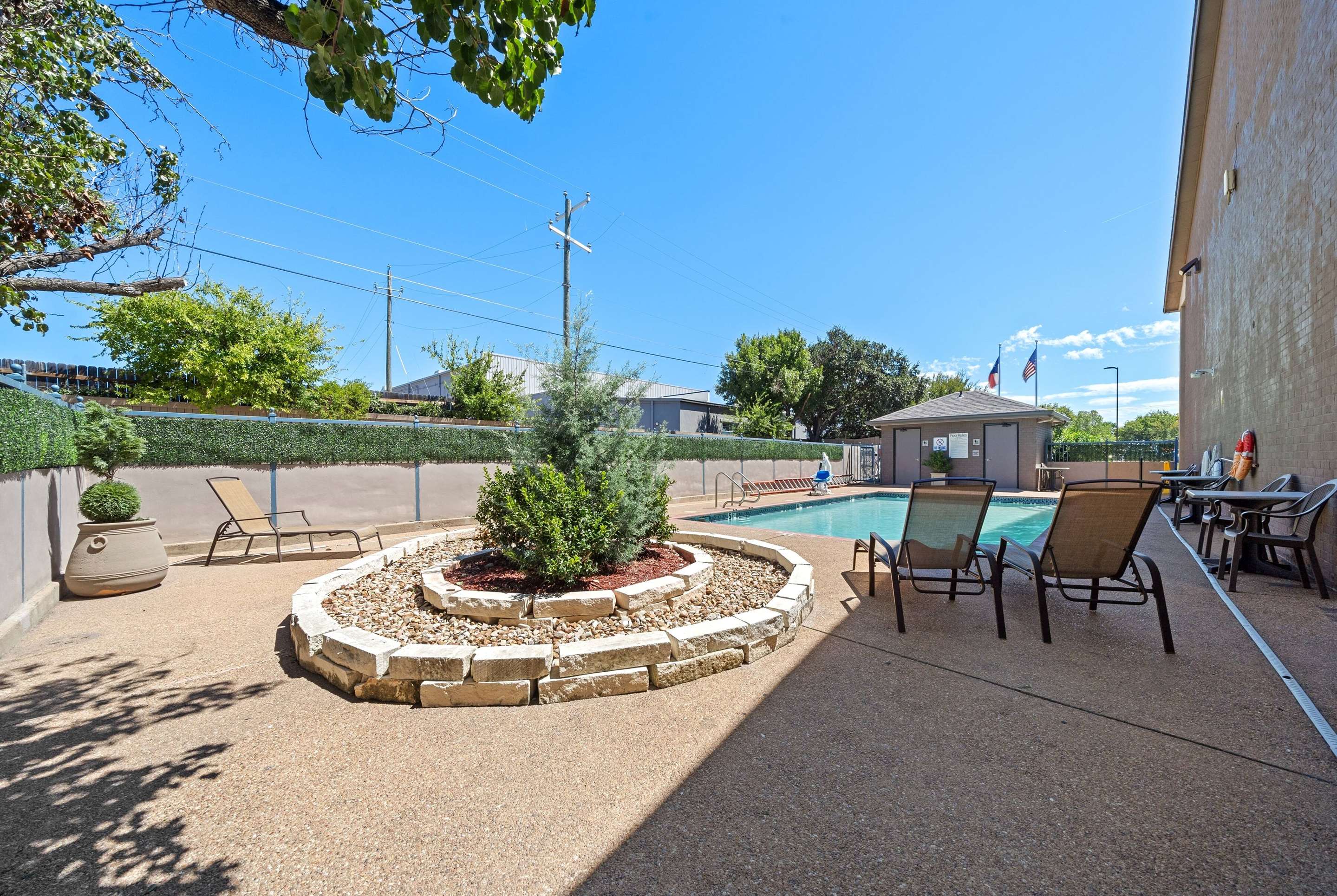 Pool | Days Inn by Wyndham Round Rock