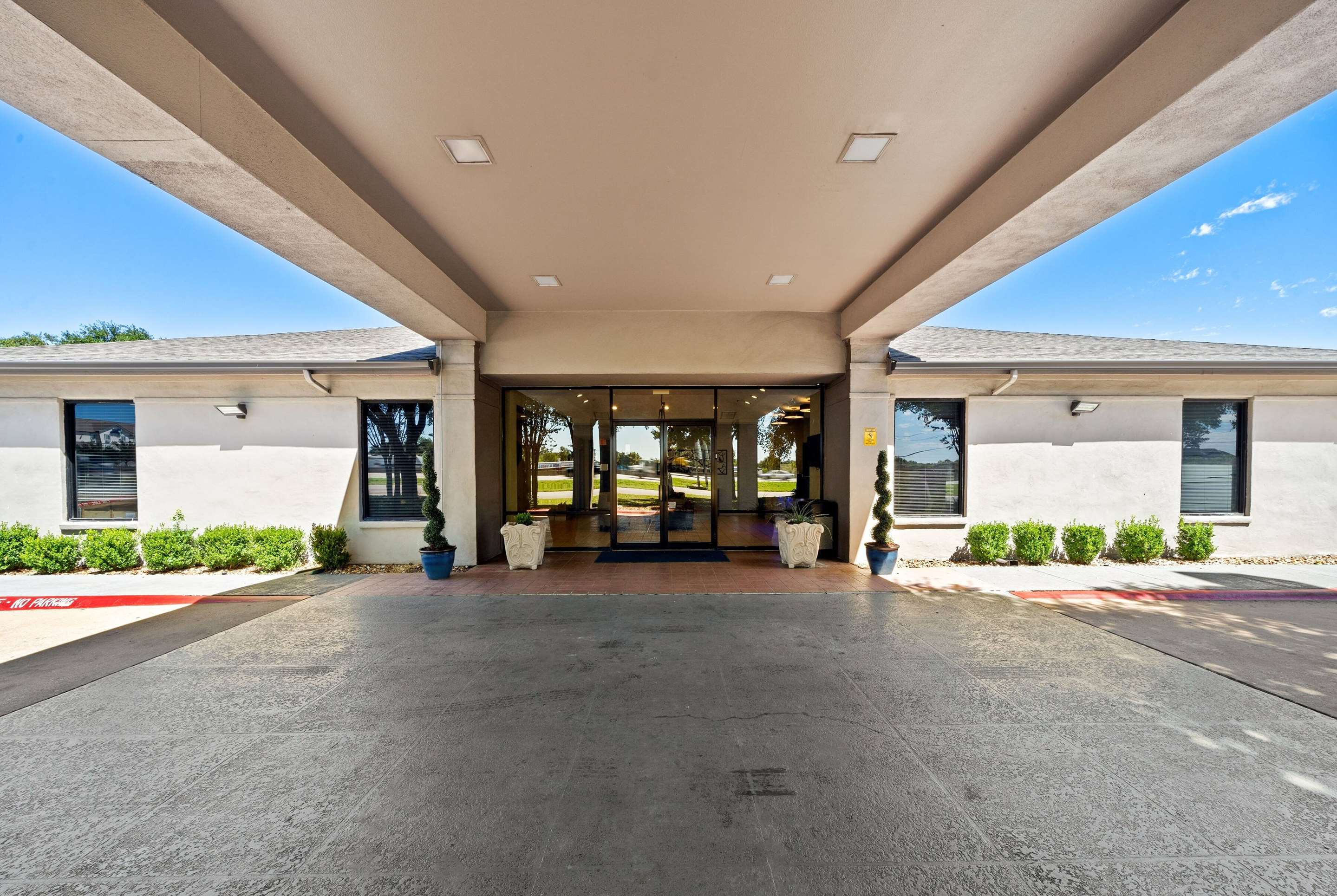 Exterior | Days Inn by Wyndham Round Rock