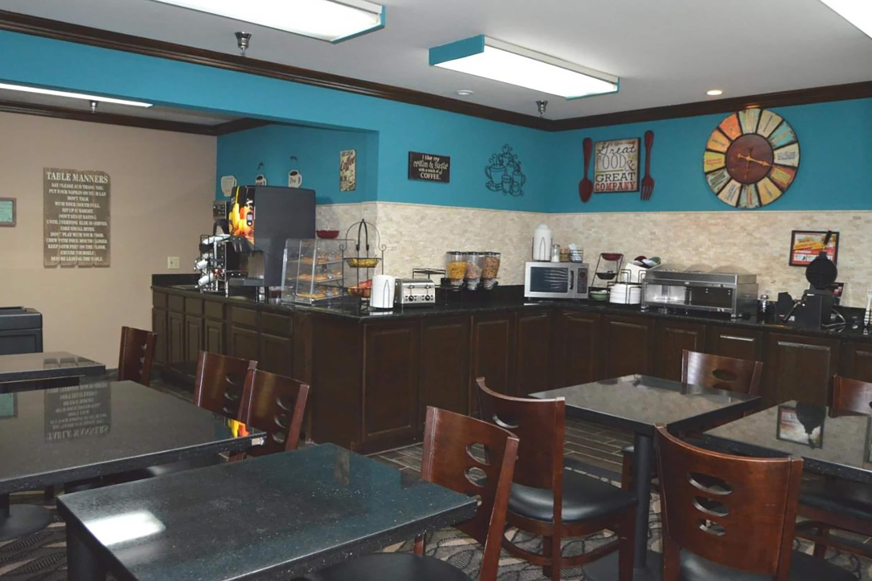 Breakfast Area | Baymont by Wyndham Ardmore I-35