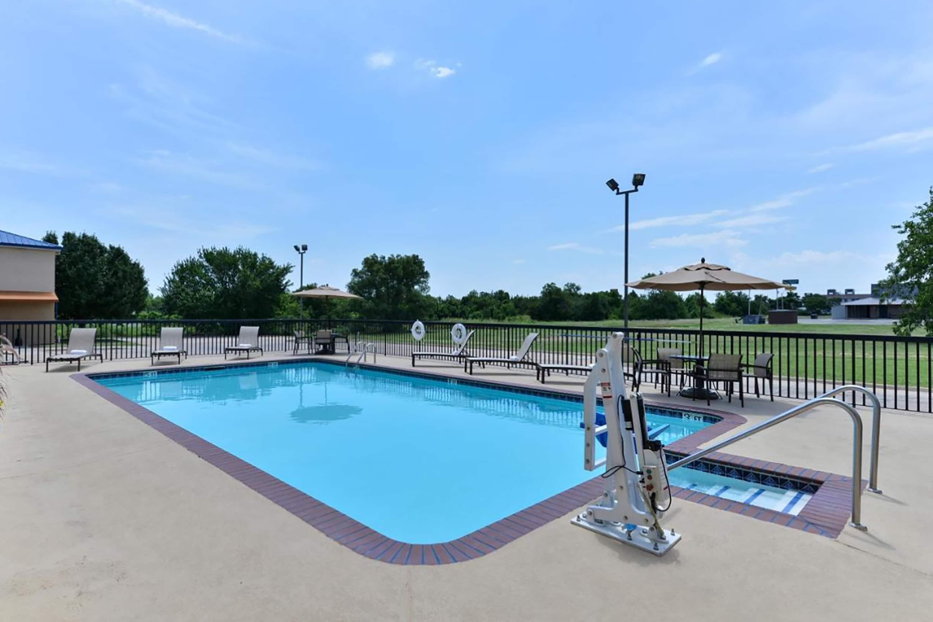Pool | Baymont by Wyndham Ardmore I-35