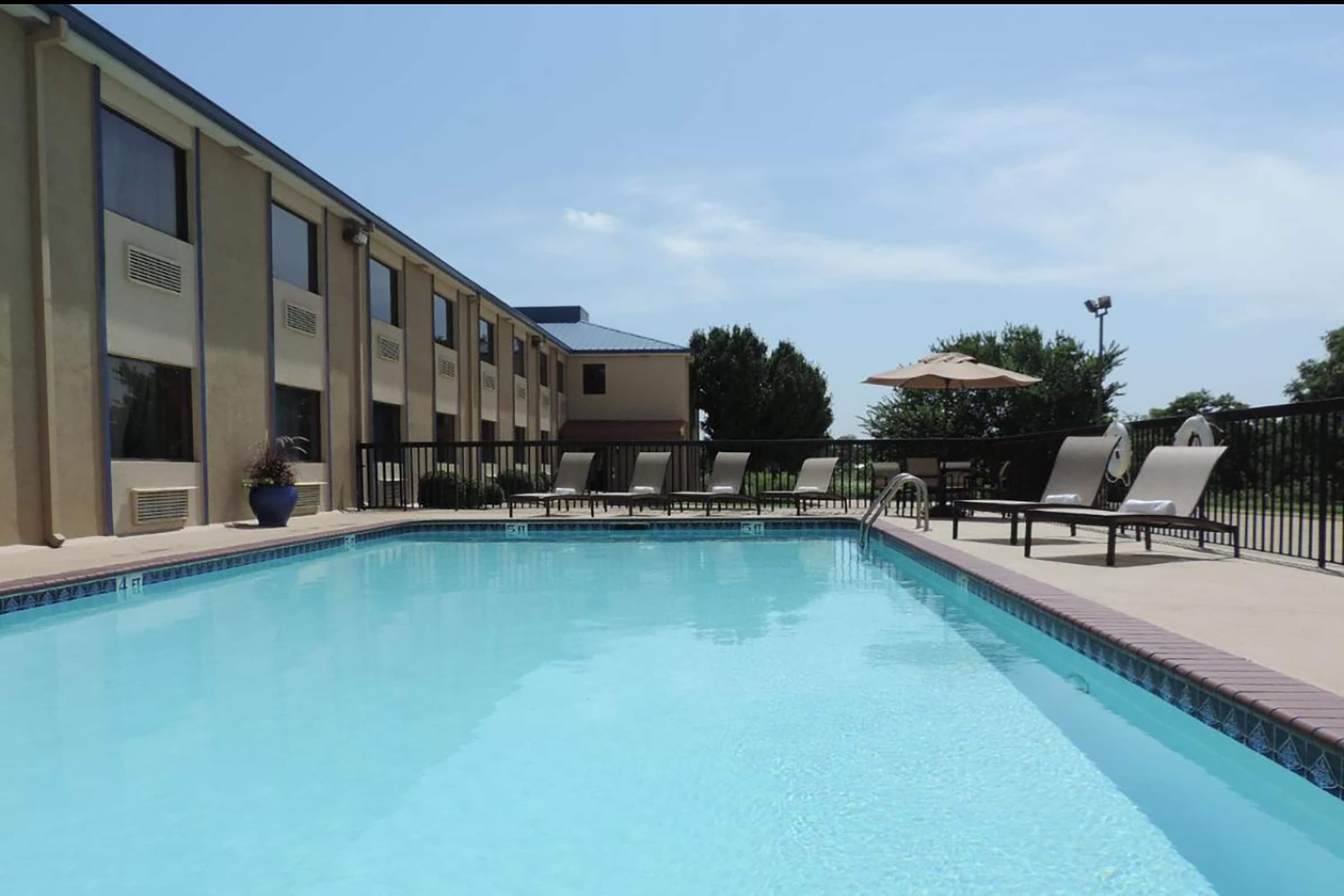 Pool | Baymont by Wyndham Ardmore I-35