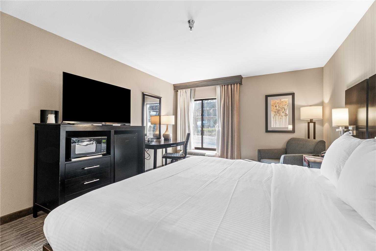 Best Western Courtview Hotel-guestroom-Guest Room,On-Site.jpg