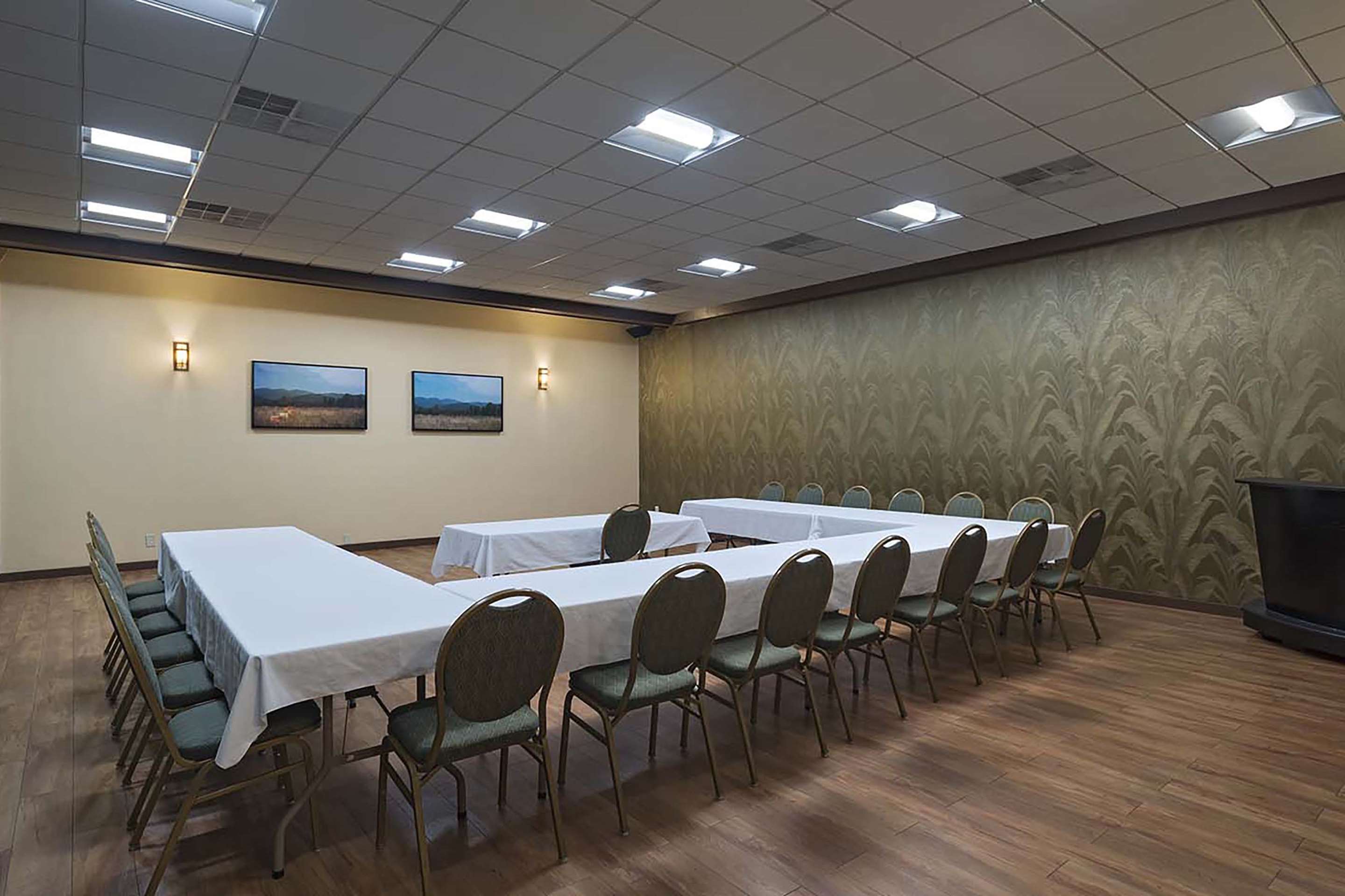 Meeting Room | Stevens Inn a Howard Johnson by Wyndham