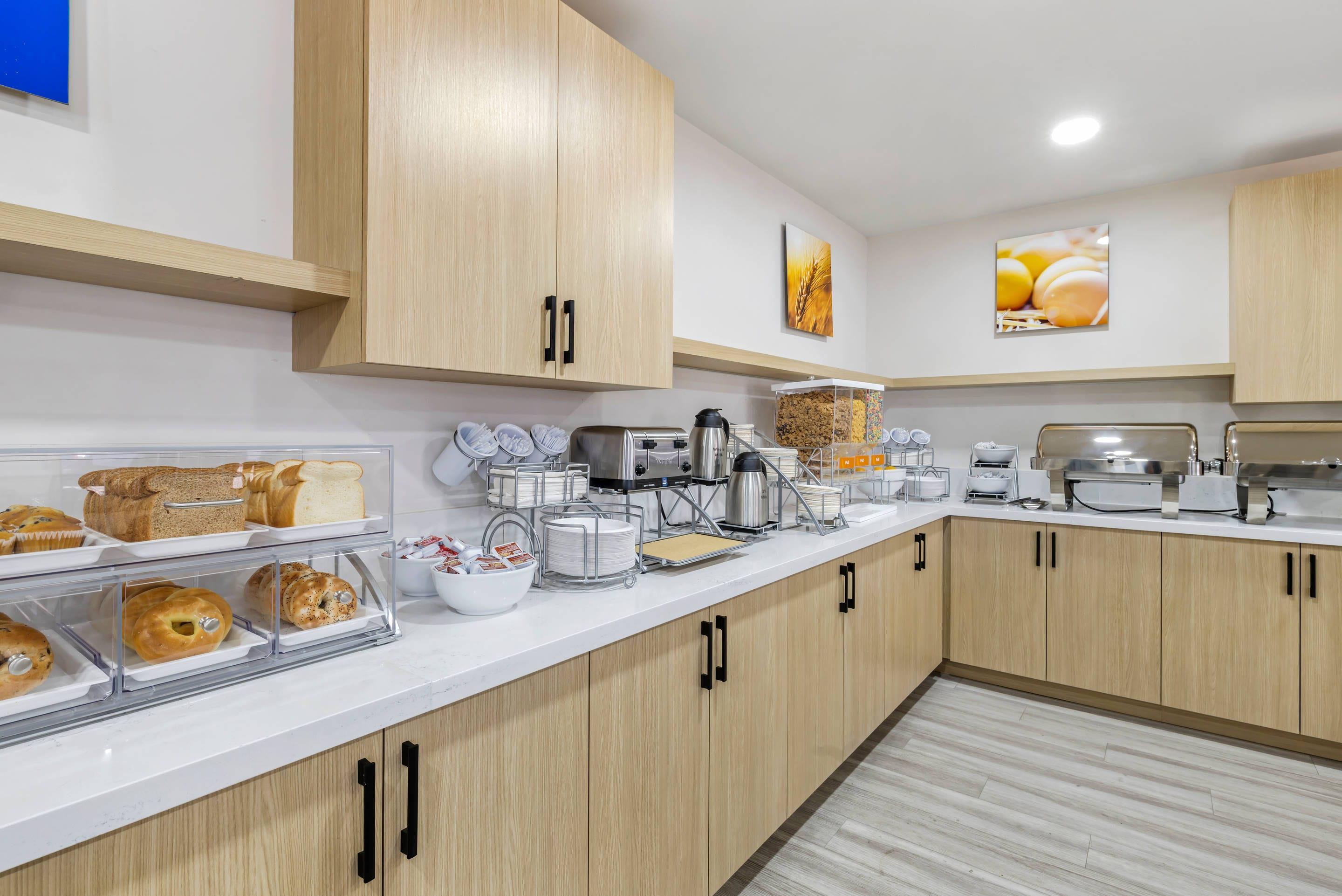 Breakfast area | Comfort Inn Sea World Area