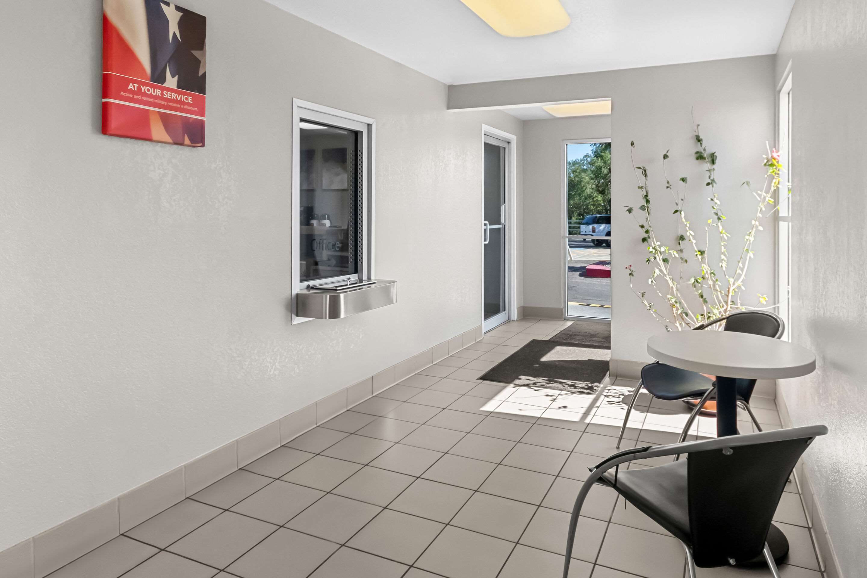 Lobby Entrance | Econo Lodge