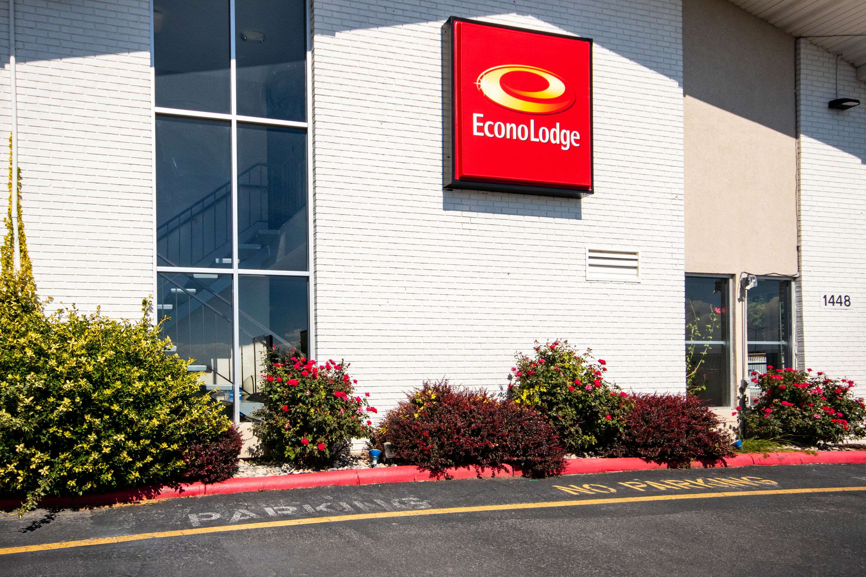 Hotel exterior | Econo Lodge