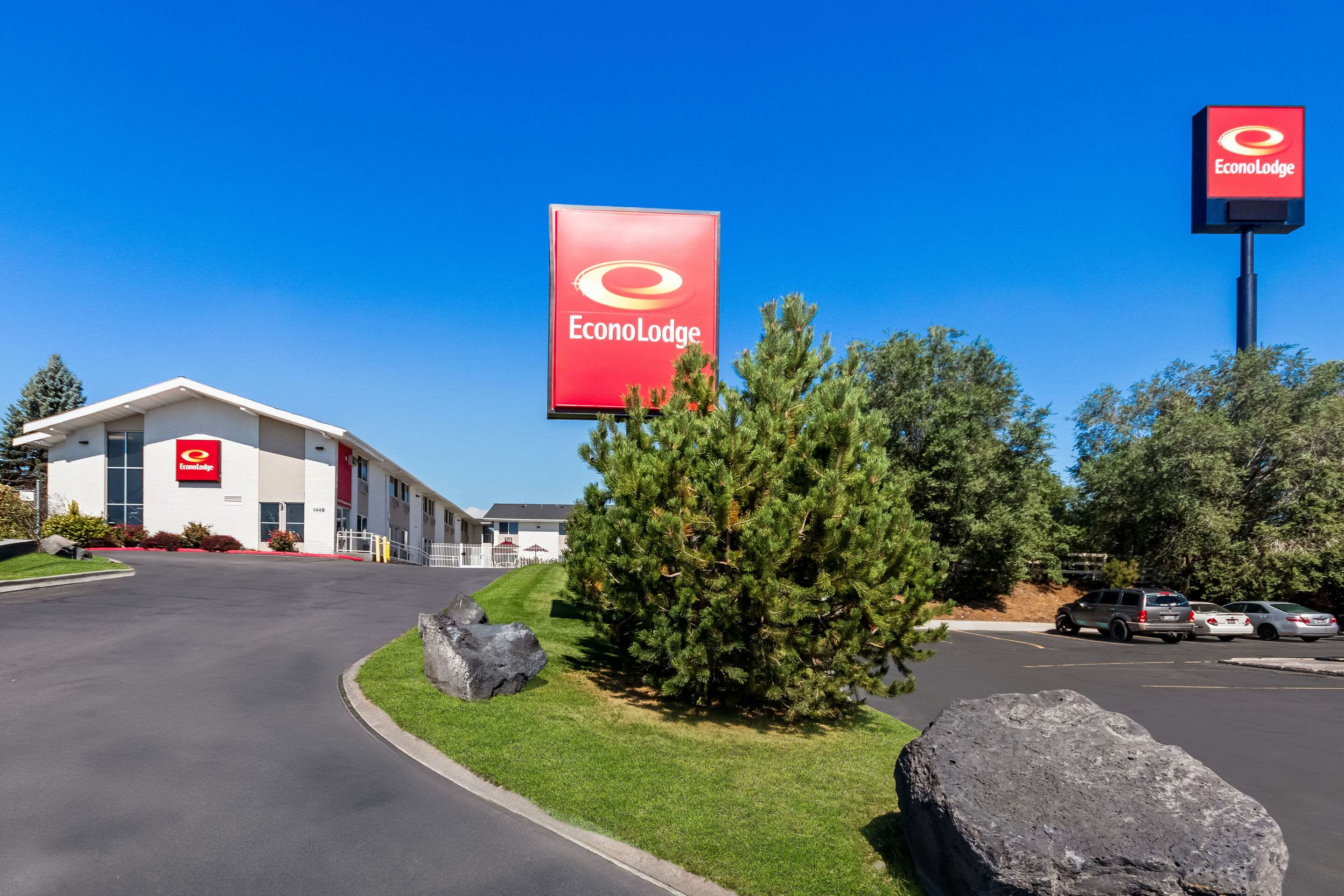 Hotel exterior | Econo Lodge