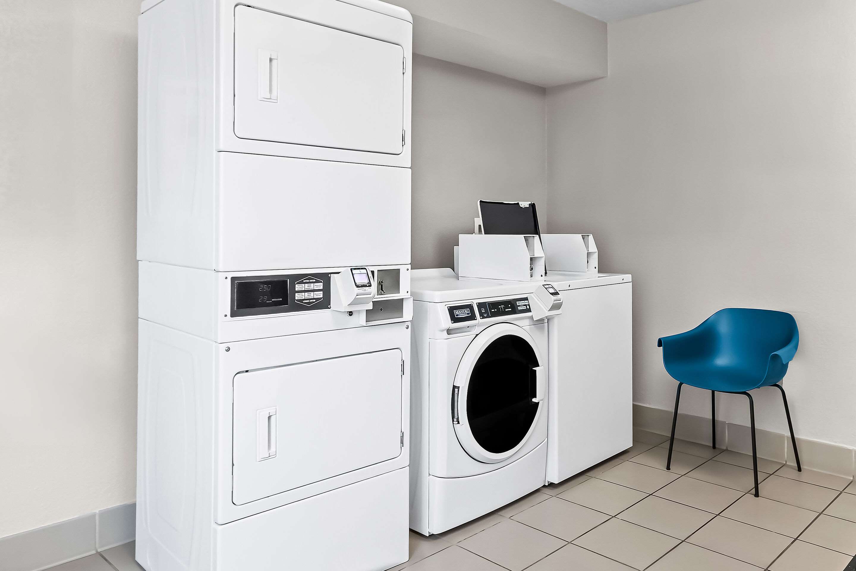 Guest laundry facilities | Econo Lodge