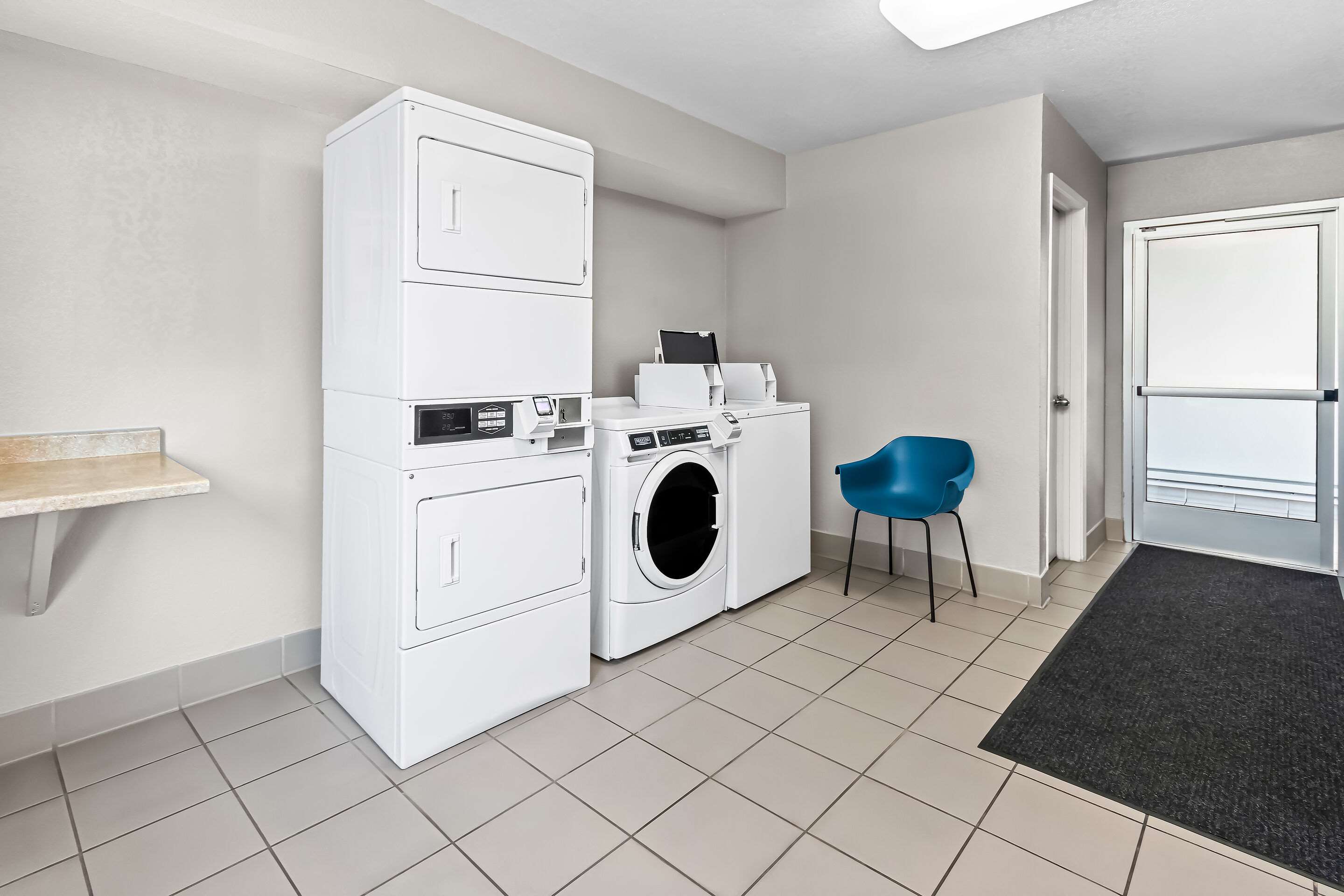 Guest laundry facilities | Econo Lodge