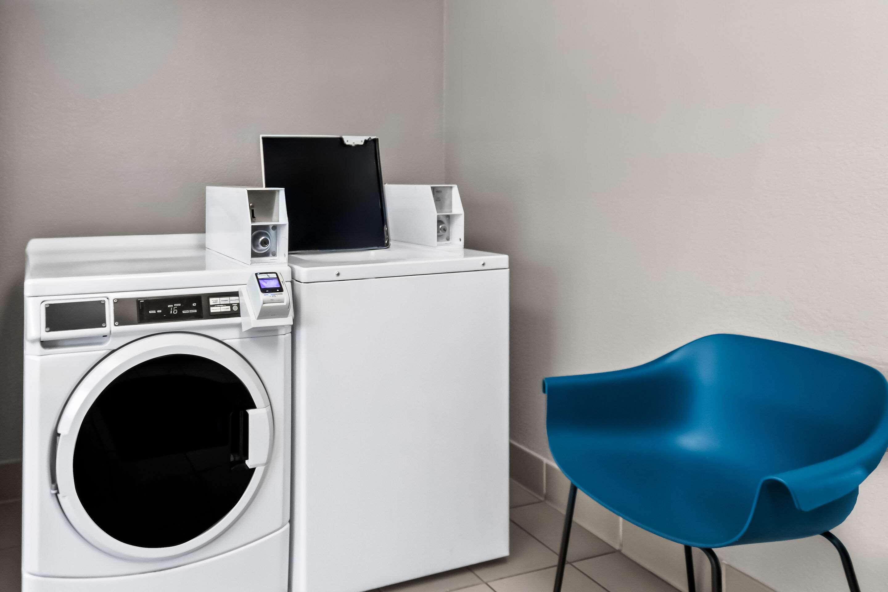 Guest laundry facilities | Econo Lodge