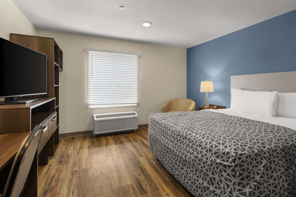 WOODSPRING SUITES BOWLING GREEN I-6-guestroom-Guest Room,Suite,On-Site.jpg