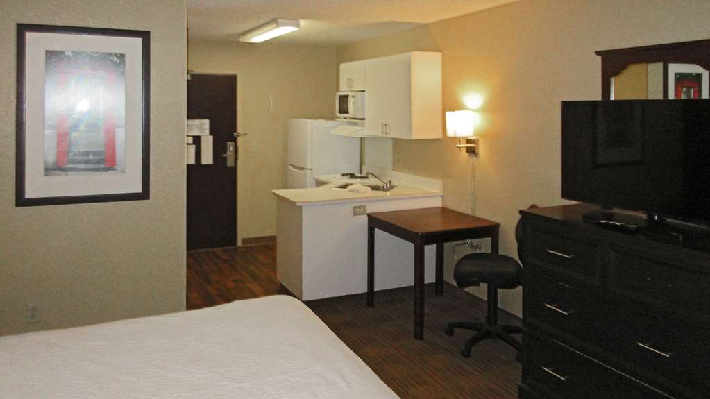 SUBURBAN STUDIOS MINNEAPOLIS BLOOMI-guestroom-Guest Room,On-Site.jpg