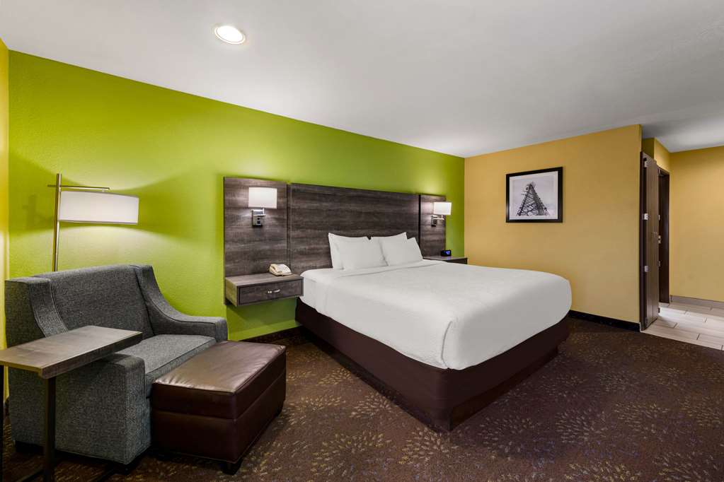 QUALITY INN-guestroom-Guest Room,On-Site.jpg