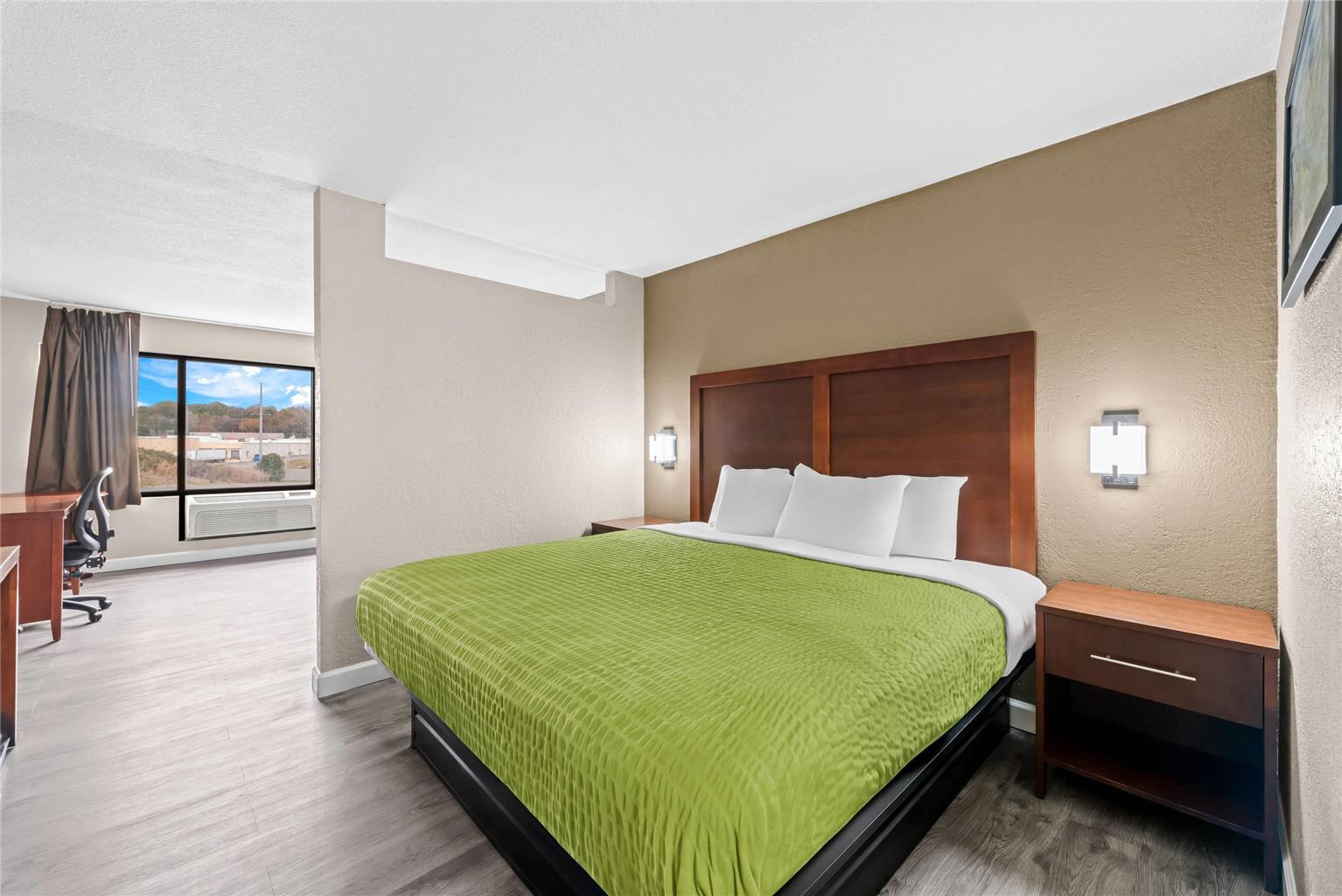 ECONO LODGE KANNAPOLIS - CONCORD-guestroom-Guest Room,Suite,On-Site.jpg