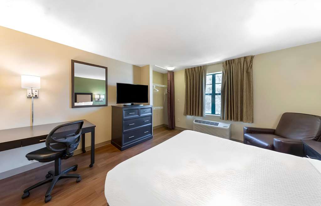 SUBURBAN STUDIOS COPLEY AKRON WEST-guestroom-Guest Room,On-Site.jpg