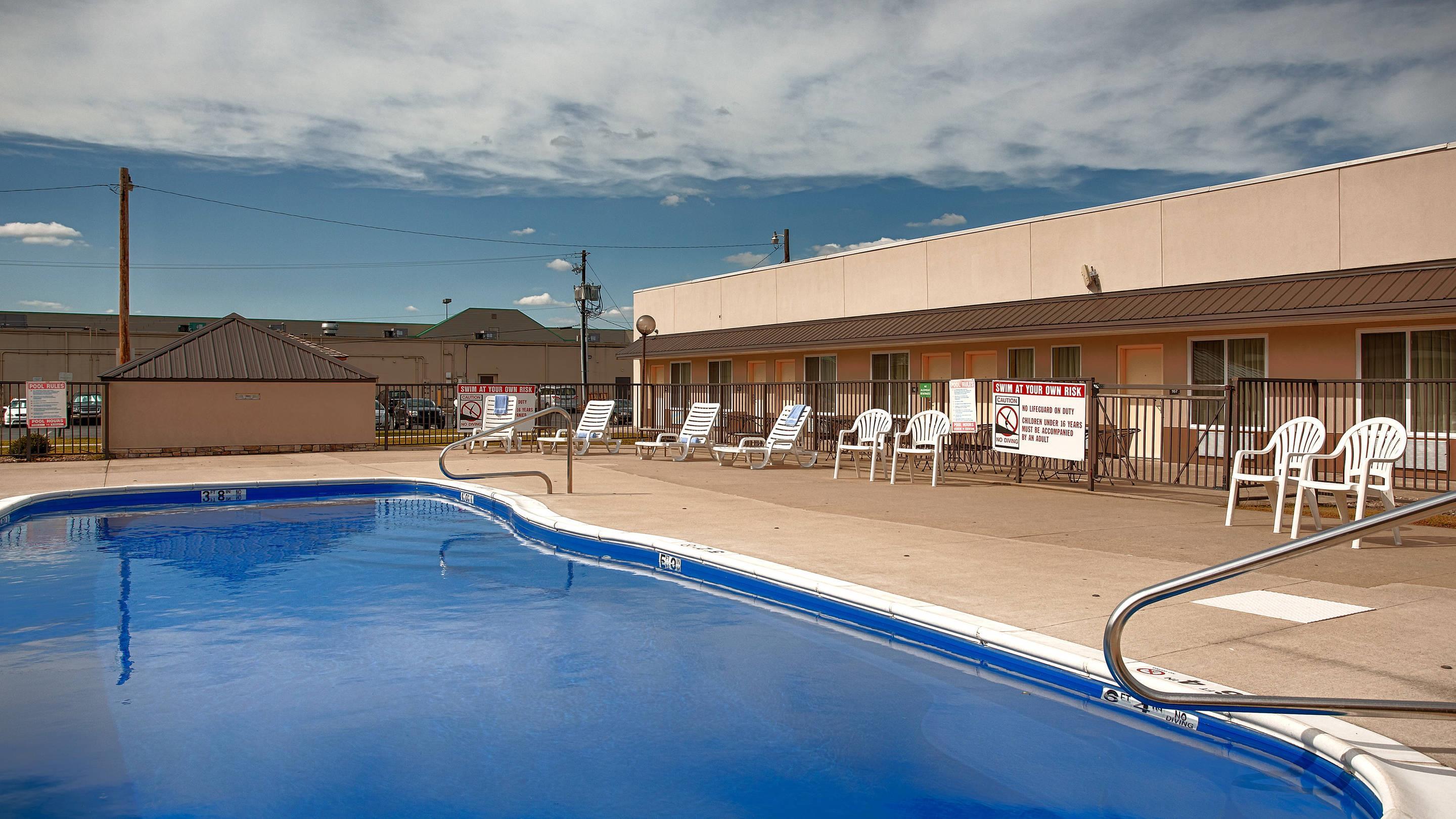 Outdoor pool | Quality Inn & Suites
