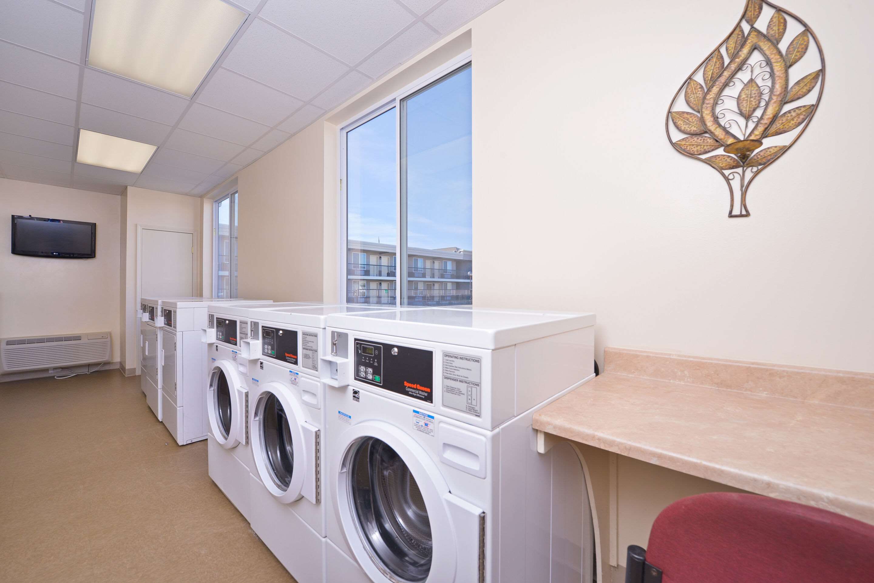 Guest laundry facilities | Quality Inn & Suites