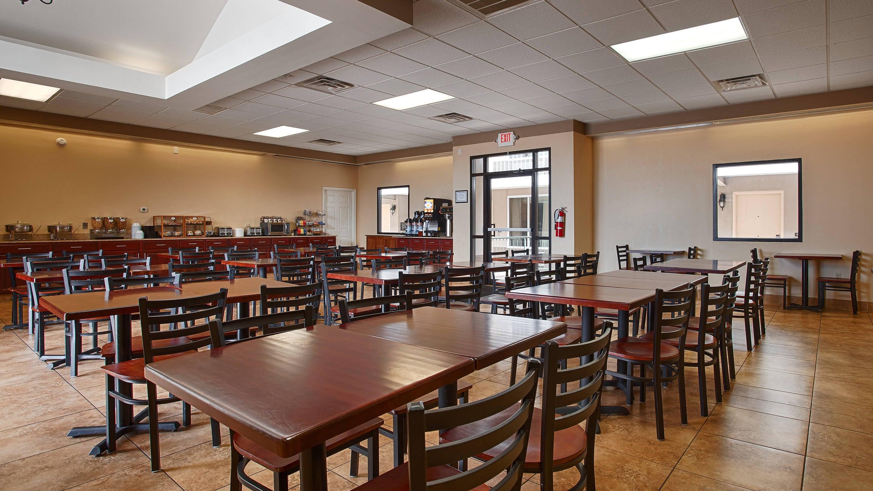 Breakfast area | Quality Inn & Suites