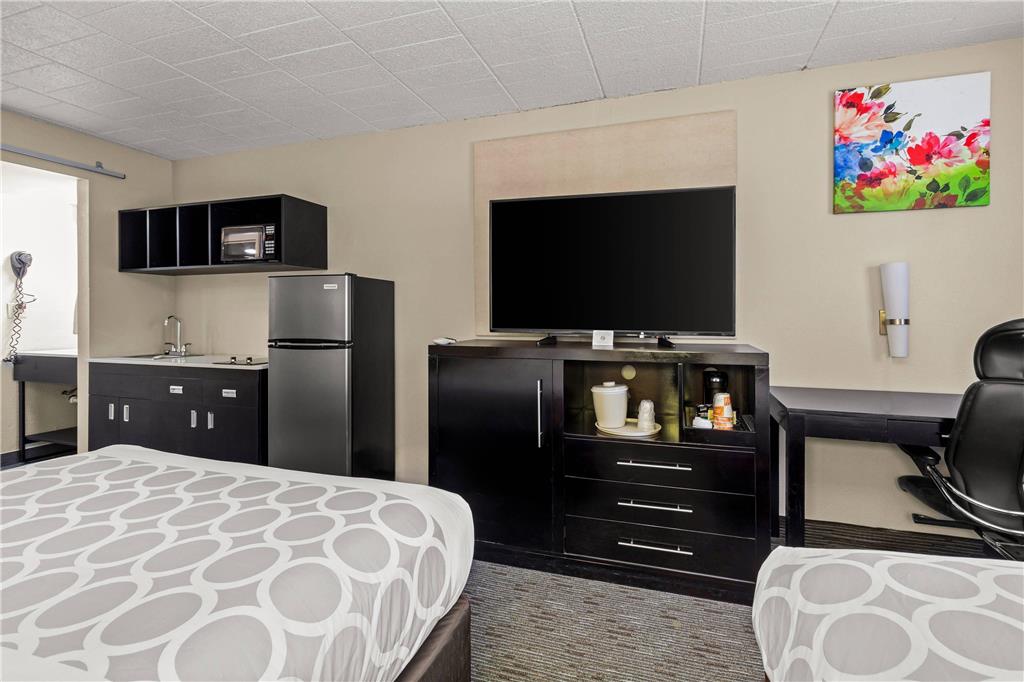 SUBURBAN STUDIOS ALTOONA-guestroom-Guest Room,On-Site.jpg
