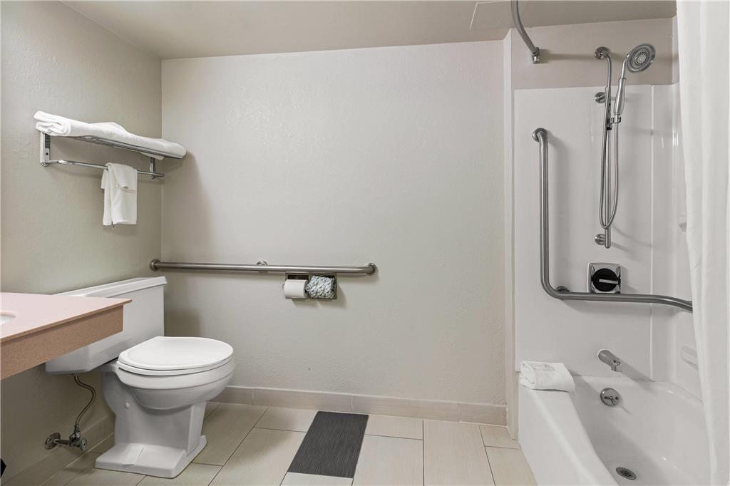 SUBURBAN STUDIOS ALTOONA-guestroom-Guest Room,Bathroom,On-Site.jpg