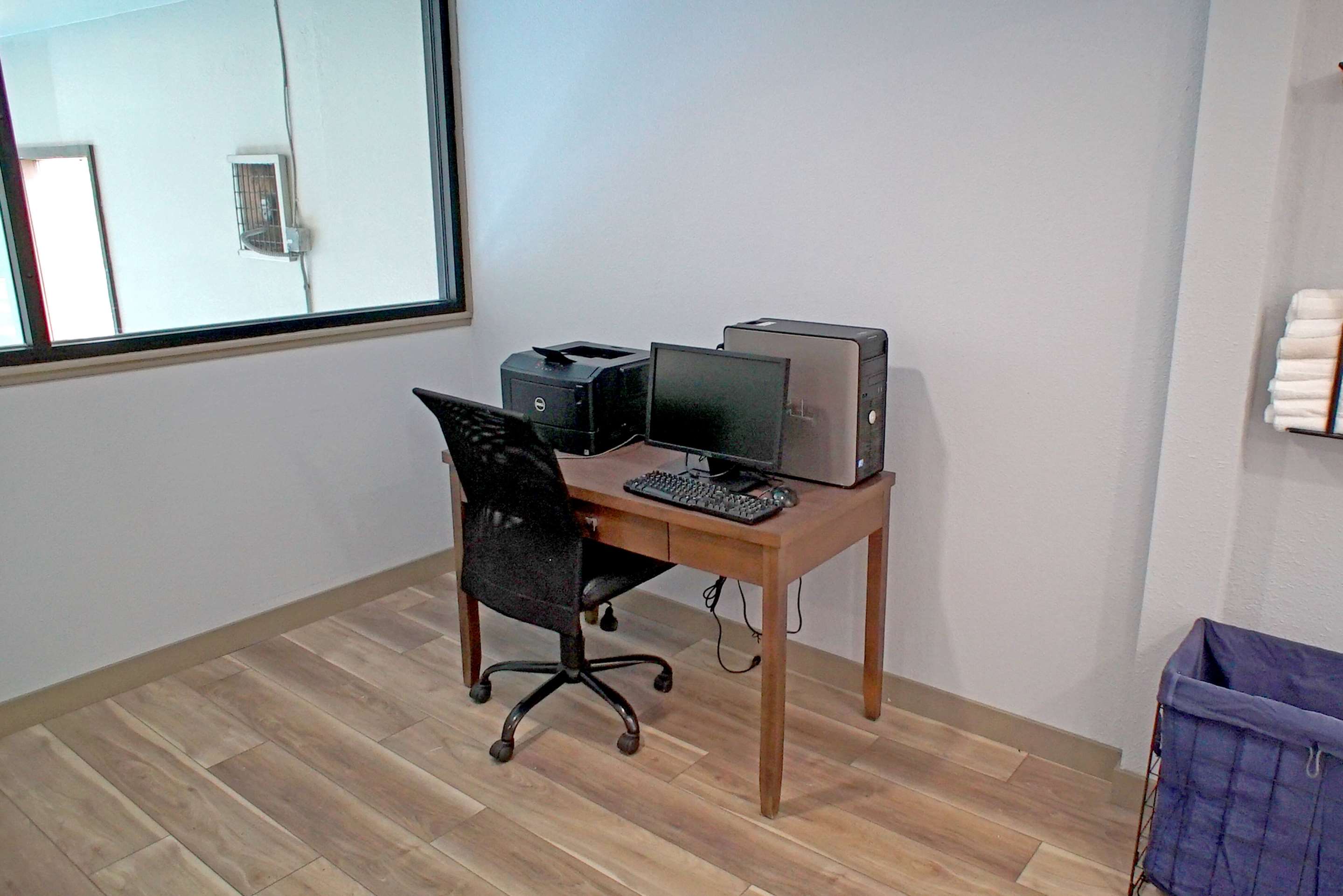Business Center | Baymont by Wyndham Monte Vista
