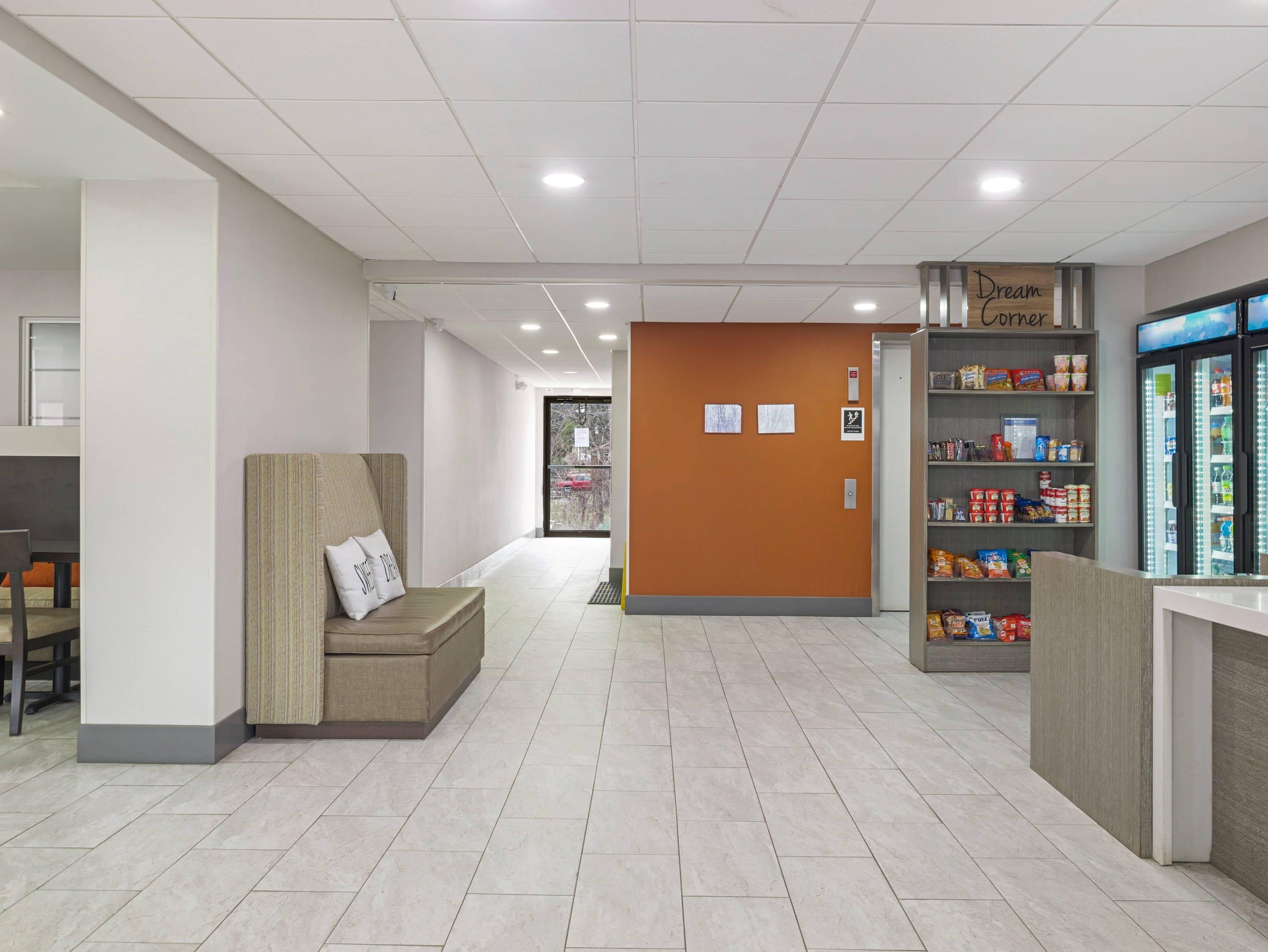 Hotel lobby | Sleep Inn Chambersburg