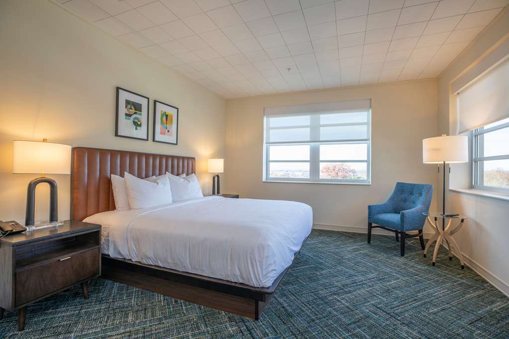 THE HOLBROOK HOTEL-guestroom-Guest Room,On-Site.jpg