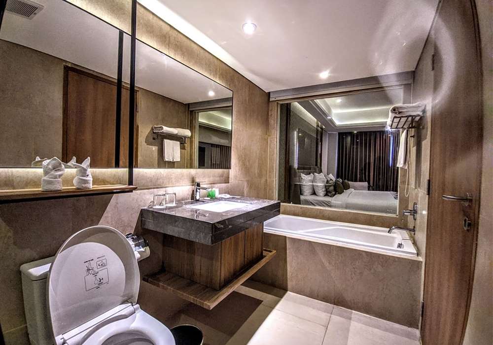 LOUIS KIENNE RESORT SENGGIGI LOMBOK-guestroom-Guest Room,Bathroom,On-Site.jpg