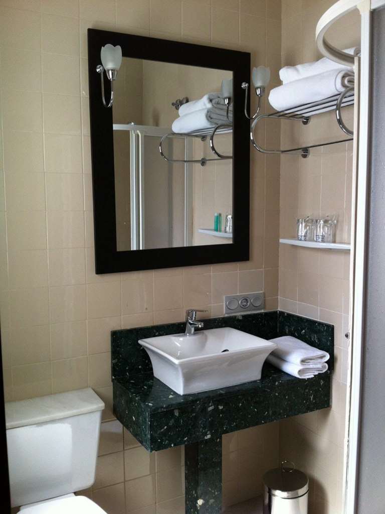 HOTEL ITACA COLON BY SOHO BOUTIQUE-guestroom-Guest Room,Bathroom,On-Site.jpg