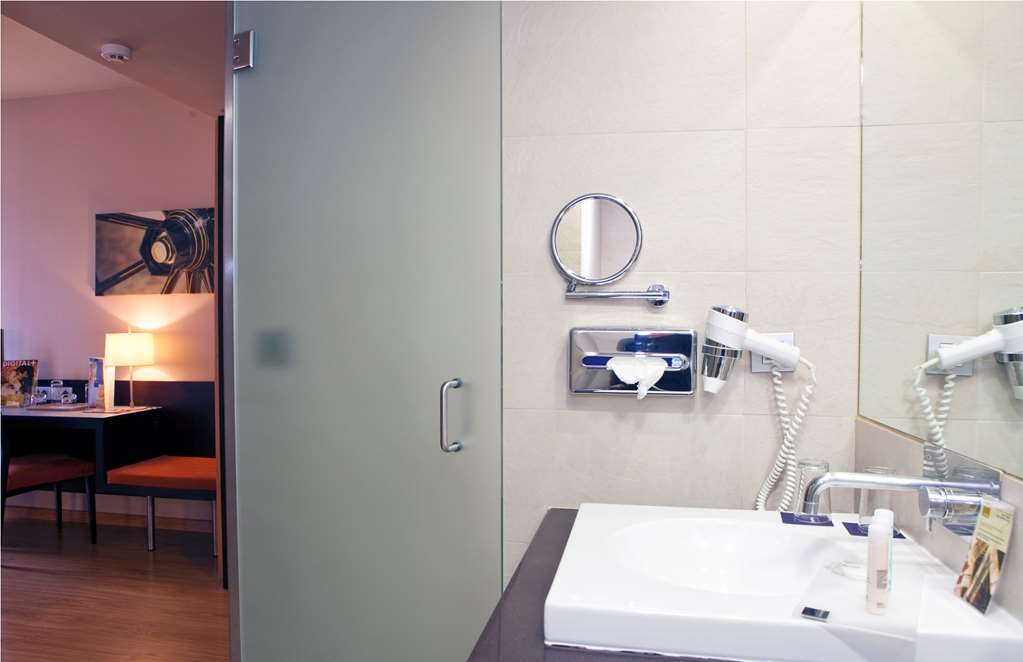 HOTEL ITACA JEREZ BY SOHO BOUTIQUE-guestroom-Guest Room,Bathroom,On-Site.jpg