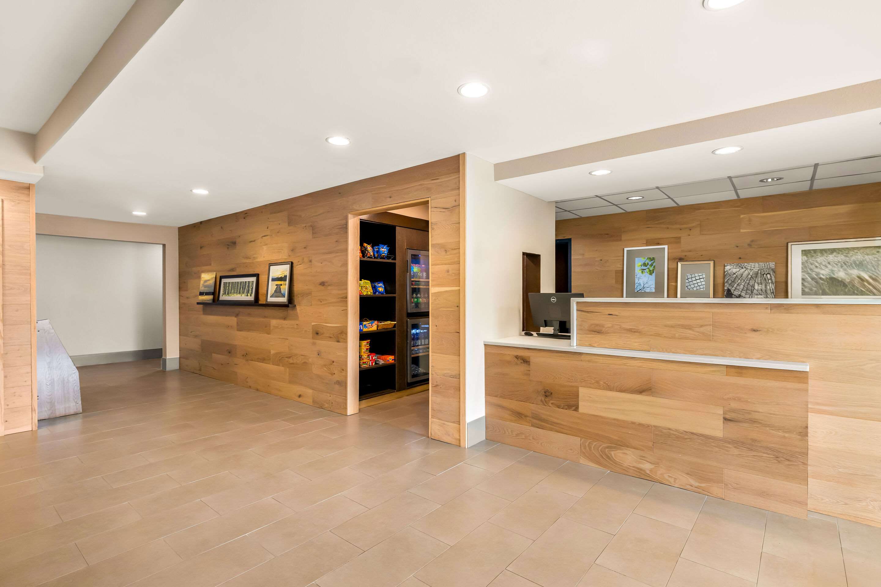 Front desk | Baton Rouge Inn & Suites LSU/Medical Corridor