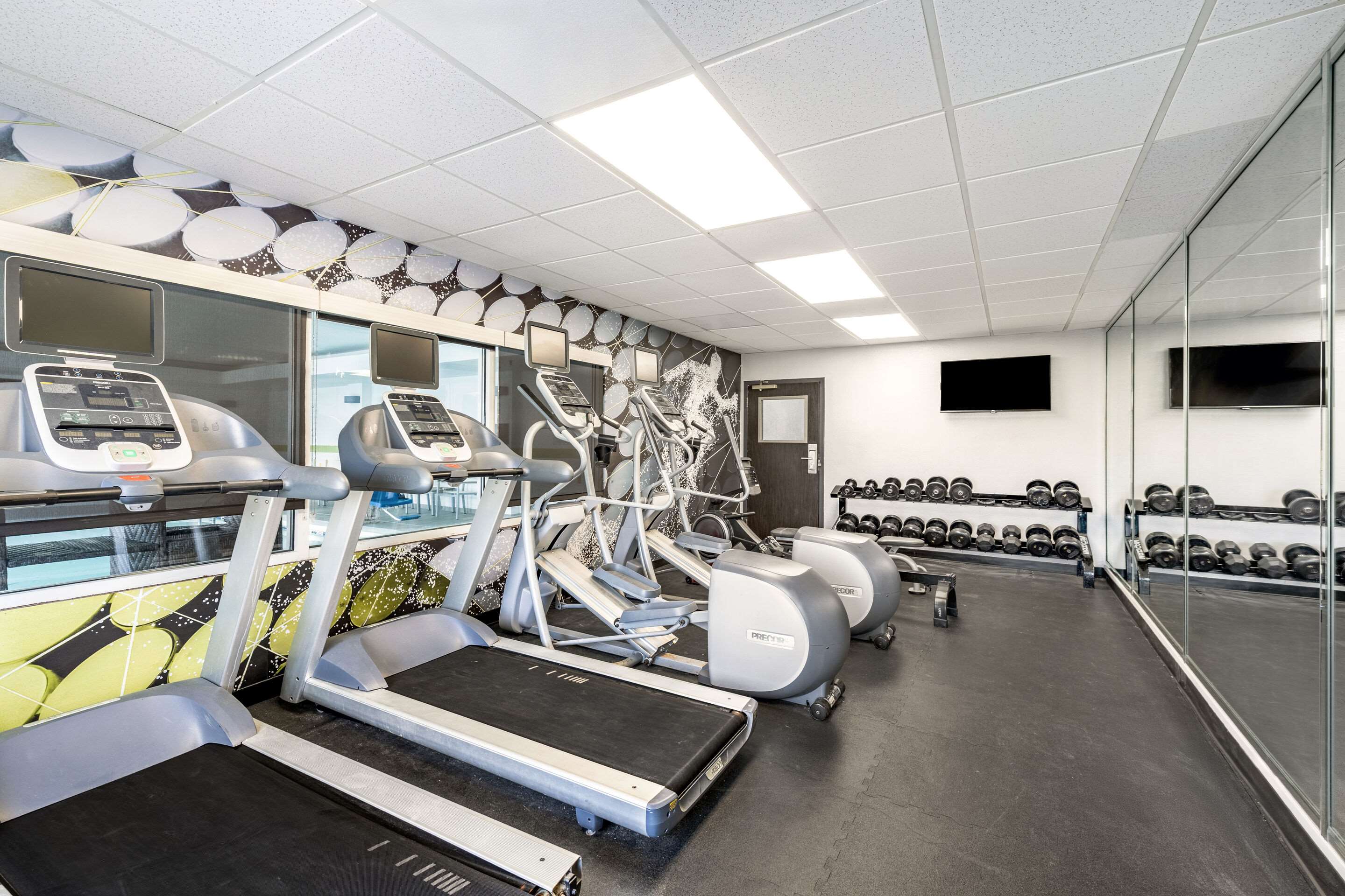 Fitness center | Baton Rouge Inn & Suites LSU/Medical Corridor