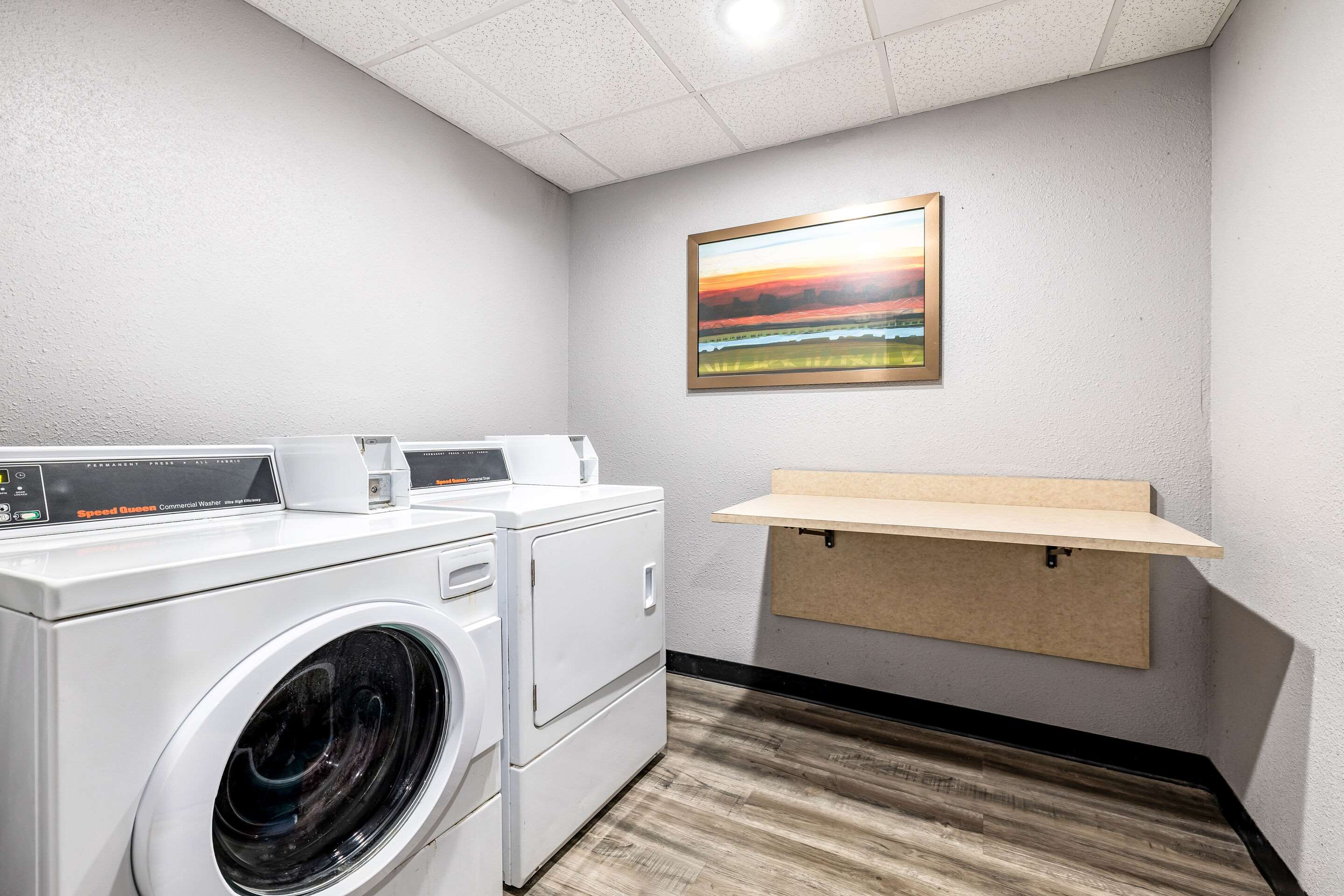 Guest laundry facilities | Baton Rouge Inn & Suites LSU/Medical Corridor