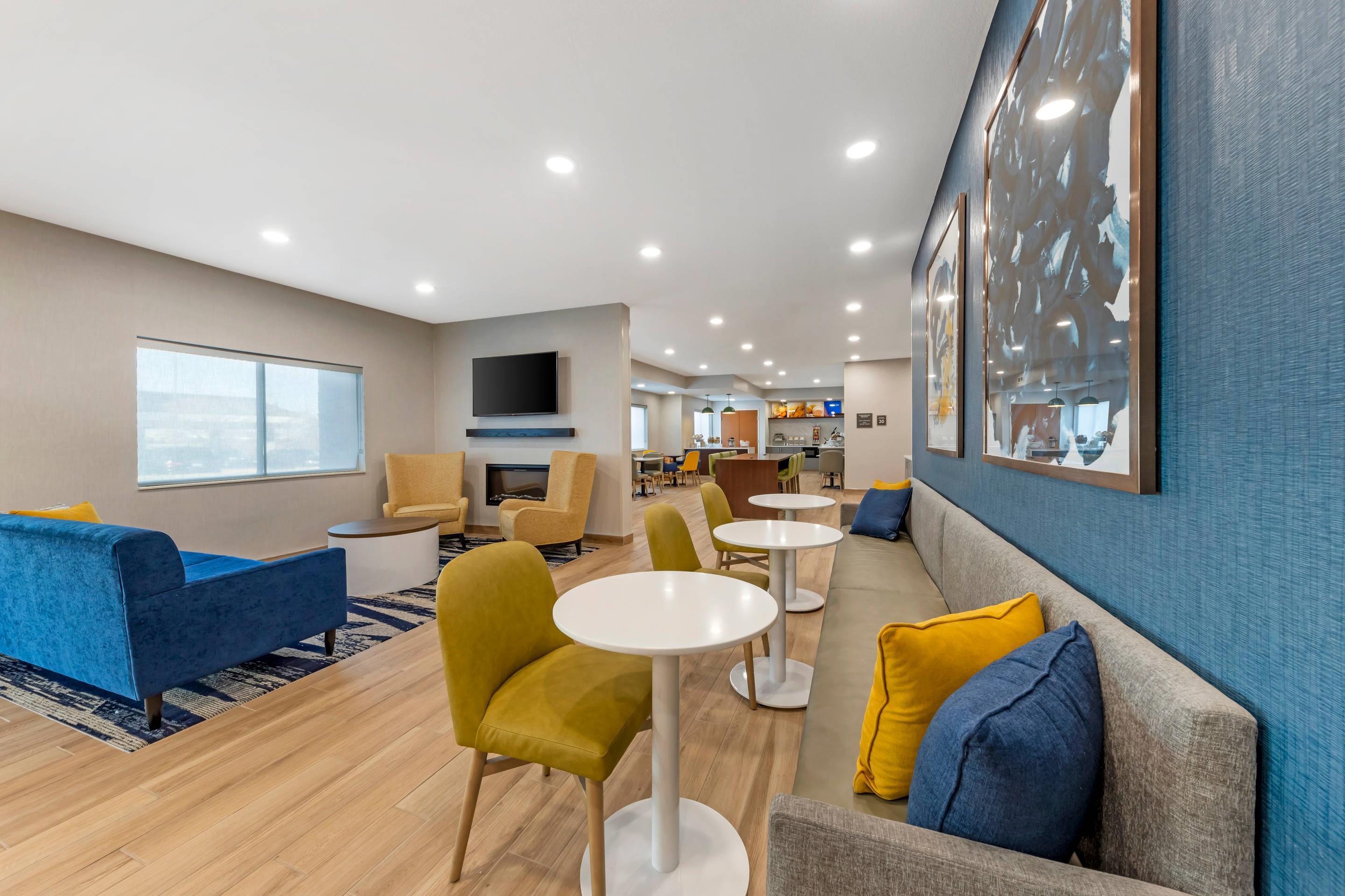 Hotel lobby | Comfort Inn & Suites Oklahoma City North - Quail Springs