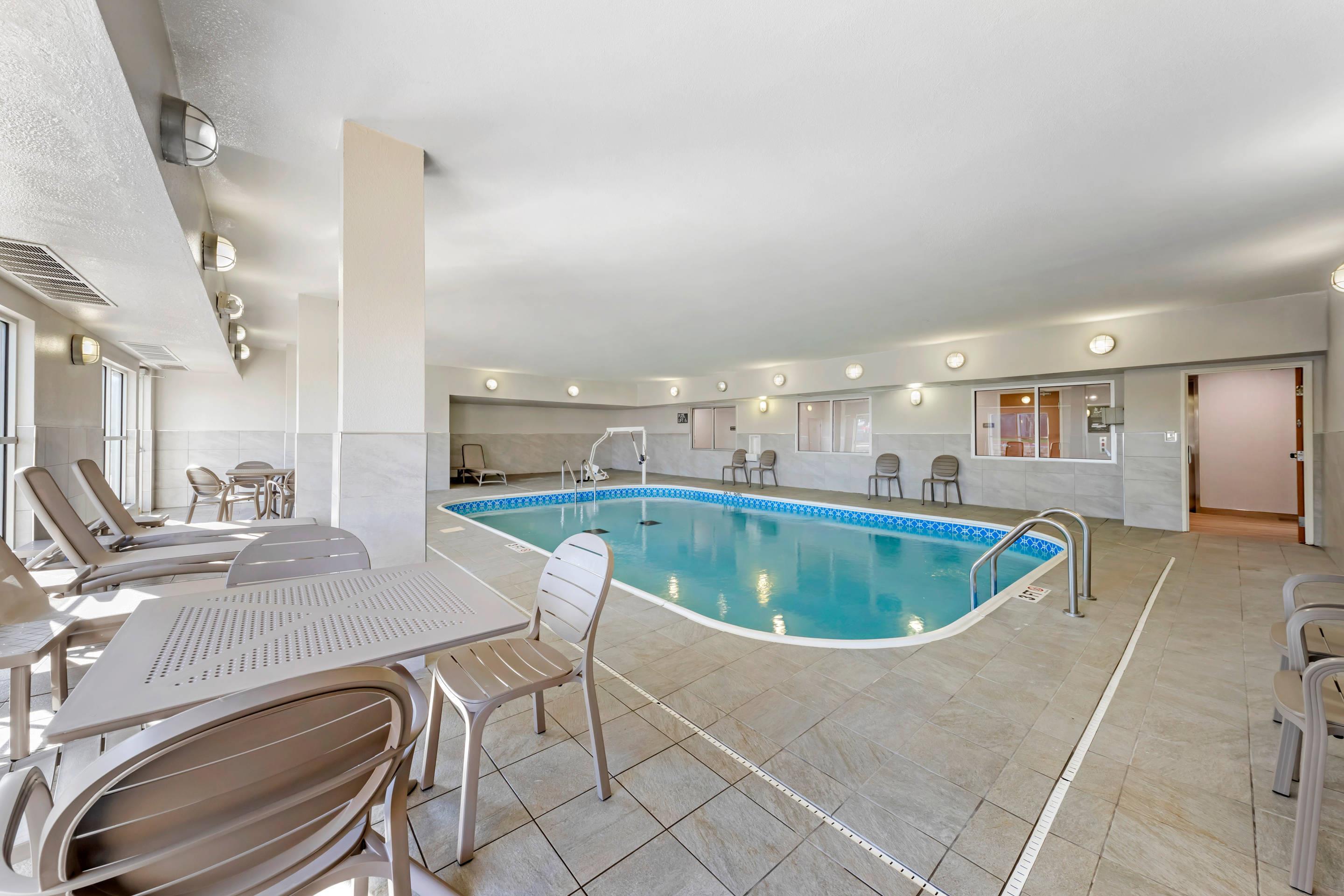 Indoor pool | Comfort Inn & Suites Oklahoma City North - Quail Springs