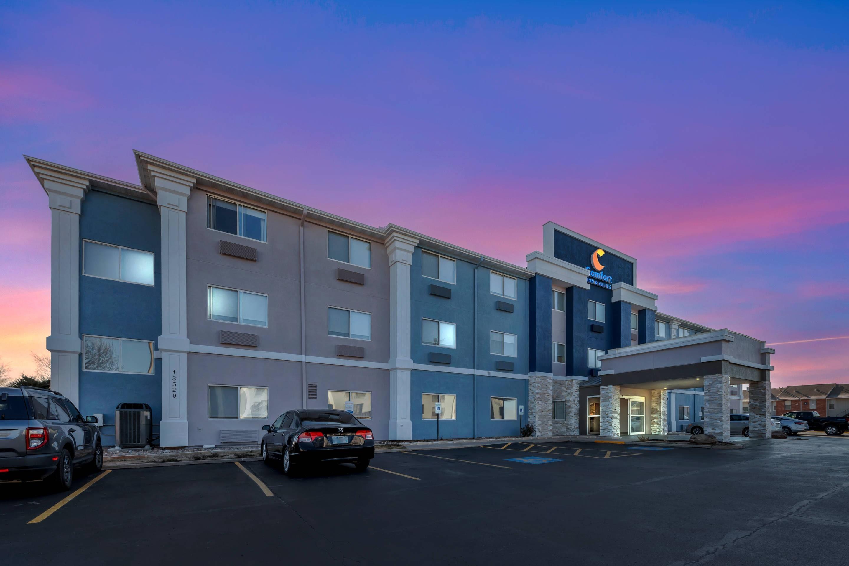 Twilight | Comfort Inn & Suites Oklahoma City North - Quail Springs