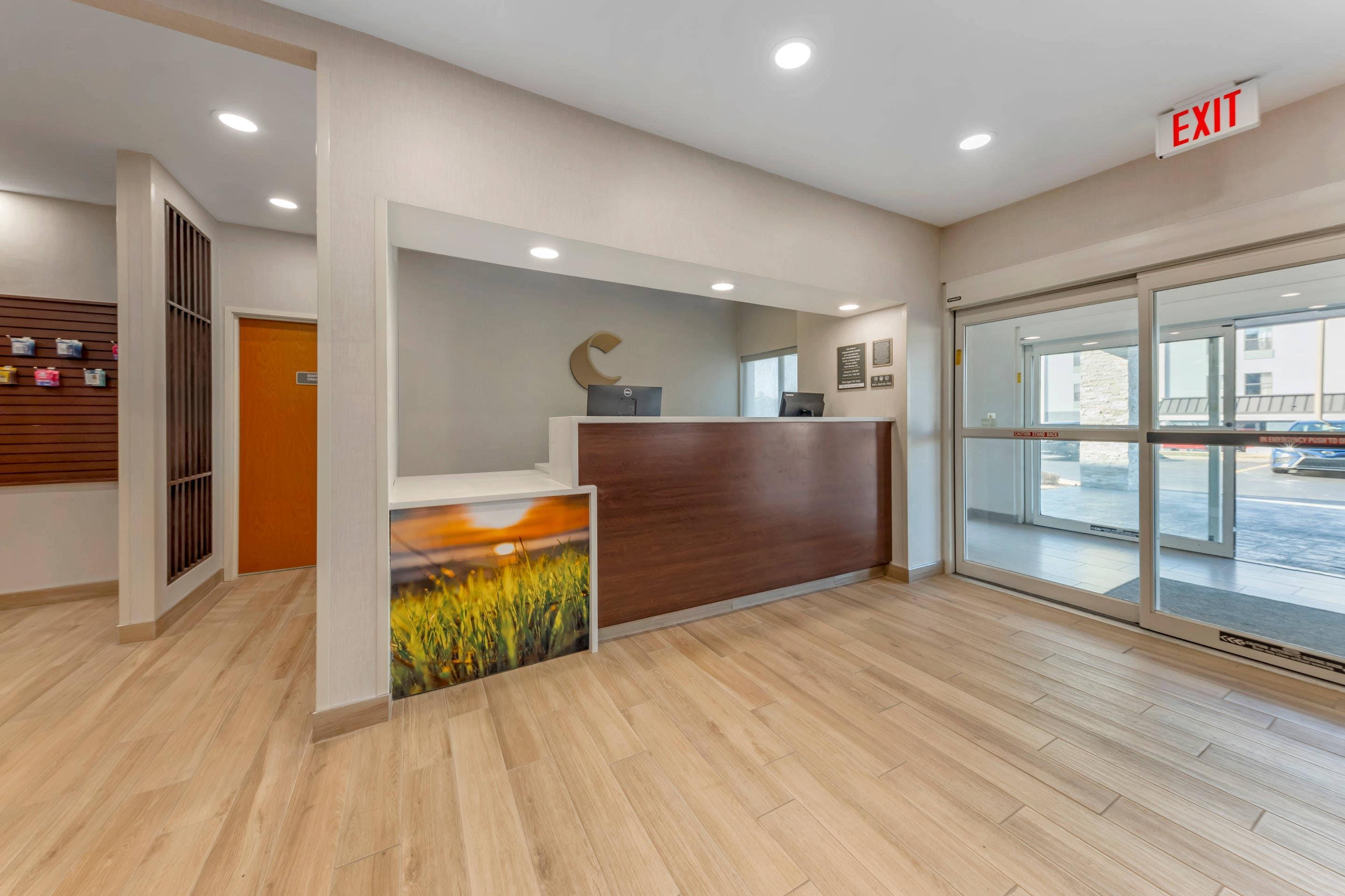 Hotel lobby | Comfort Inn & Suites Oklahoma City North - Quail Springs