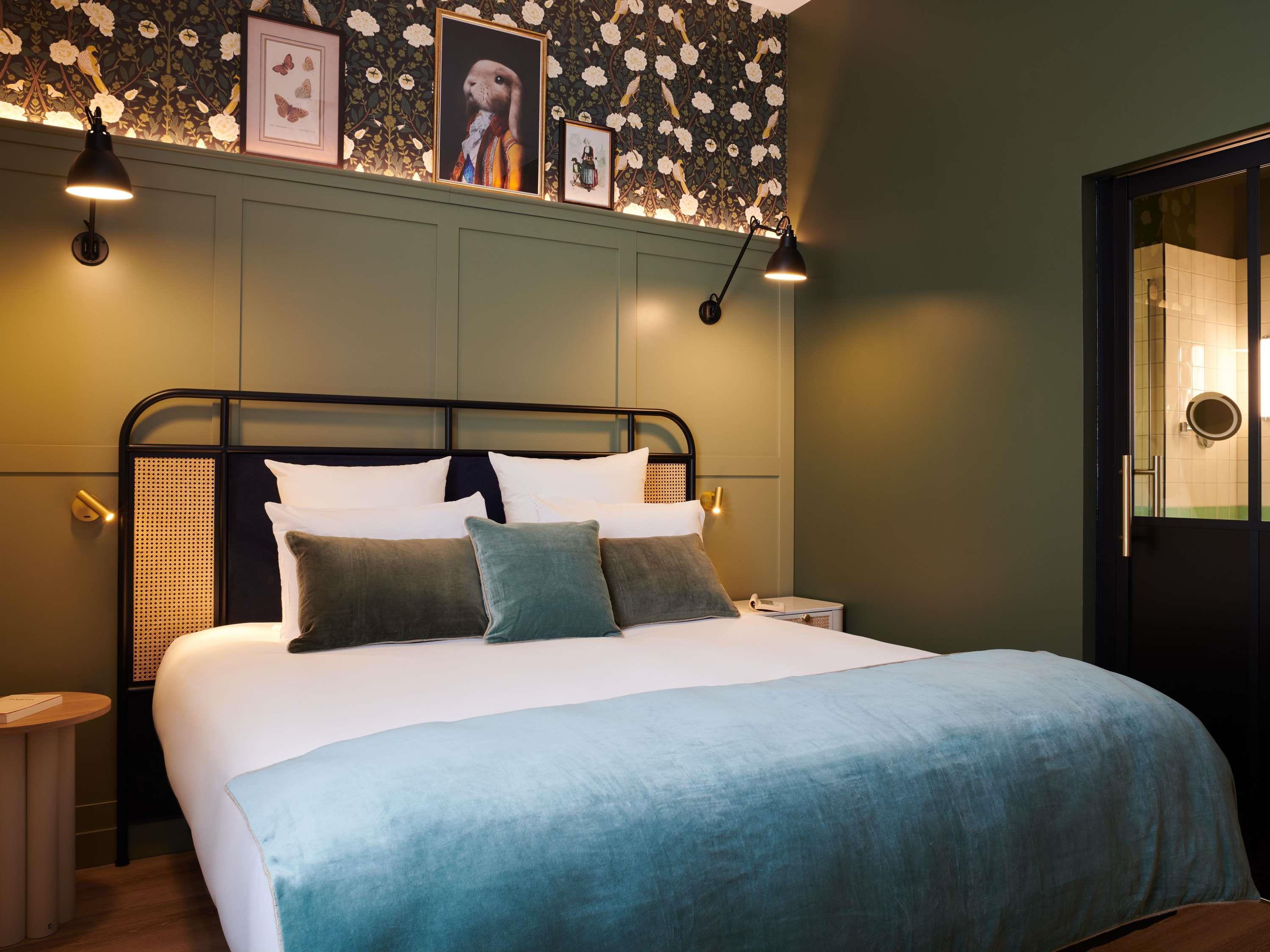 Square Lodge Hotel Room Type - Superior Room with 1 king size bed