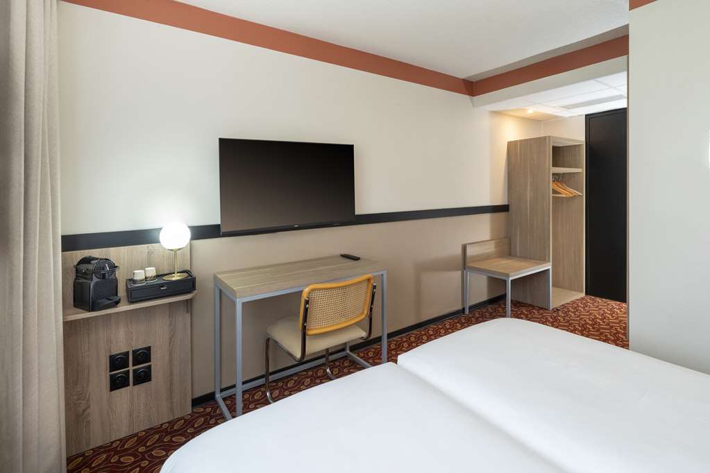 Sure Hotel by Best Western Caen Memorial-guestroom-Guest Room,Guest Room Amenity,On-Site.jpg