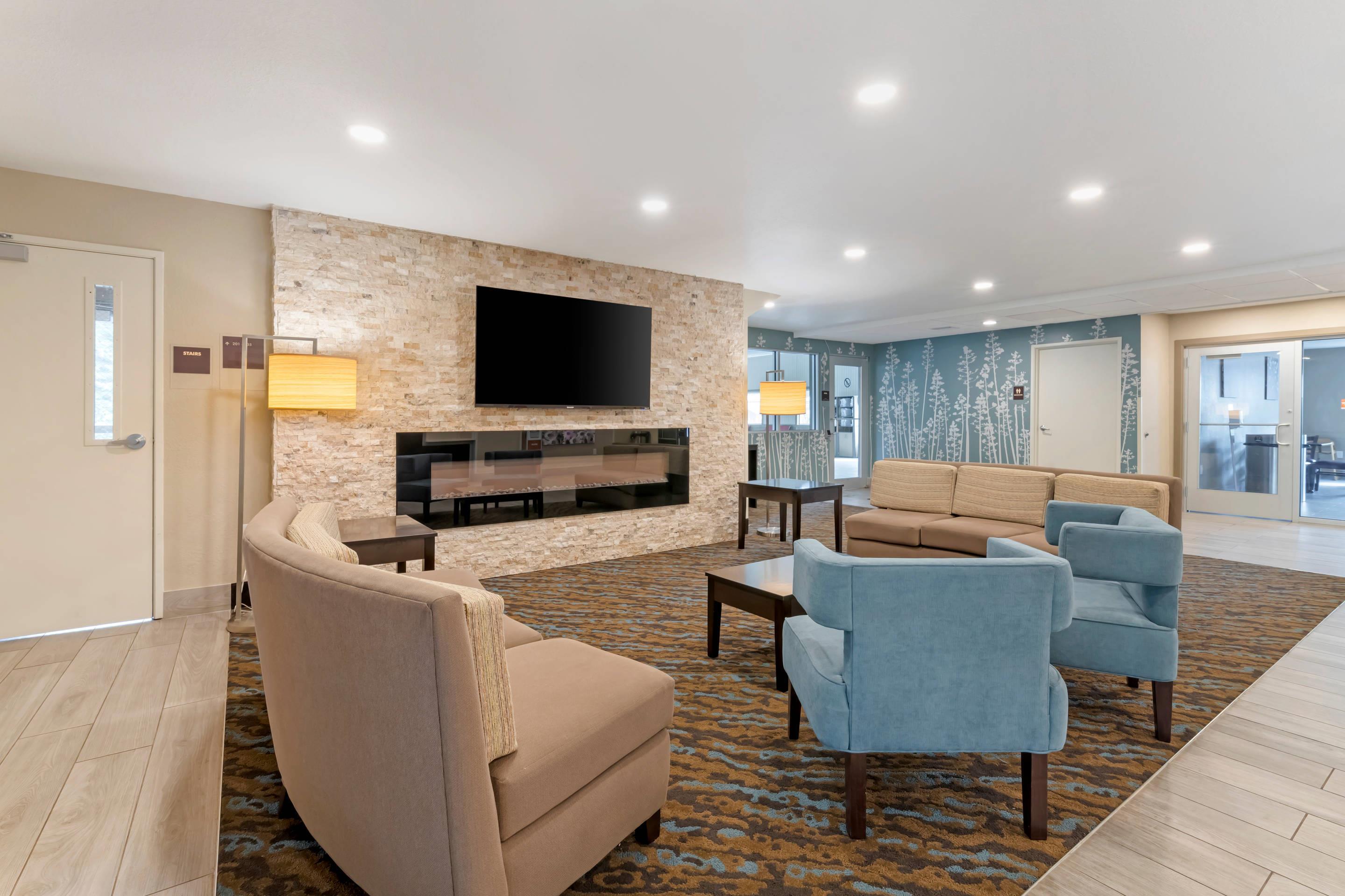 Lobby with sitting area