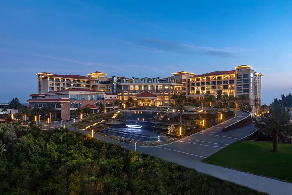 Days Hotel by Wyndham Bailang Beach