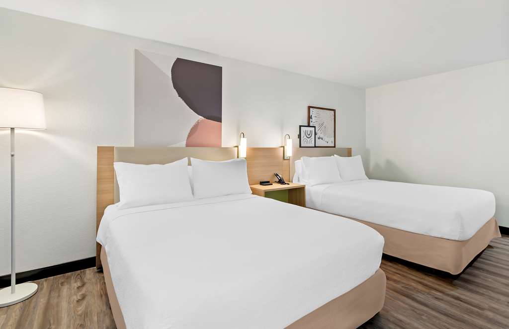 SPARK BY HILTON WINSTON-SALEM UNI-guestroom-Guest Room,On-Site.jpg