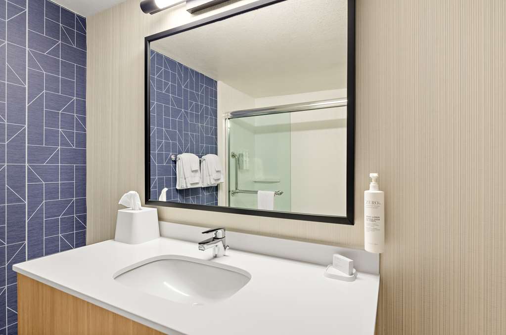 SPARK BY HILTON WINSTON-SALEM UNI-guestroom-Guest Room,Bathroom,On-Site.jpg
