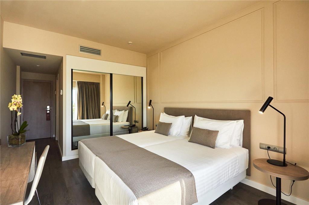 Silken Turcosa-guestroom-Guest Room,On-Site.jpg