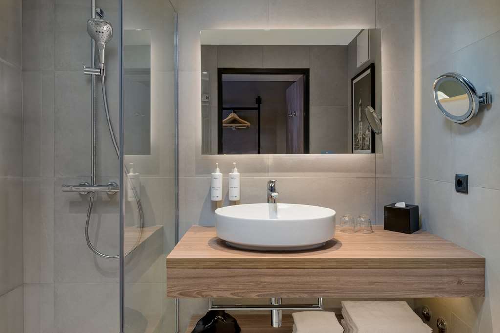 RADISSON HOTEL GRAZ-guestroom-Guest Room,Bathroom,On-Site.jpg